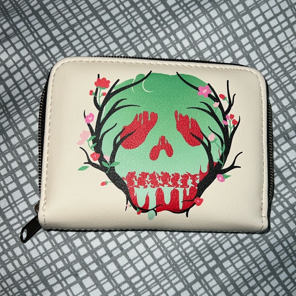 Brand New 🍎 Disney Villain 🧙 wallet